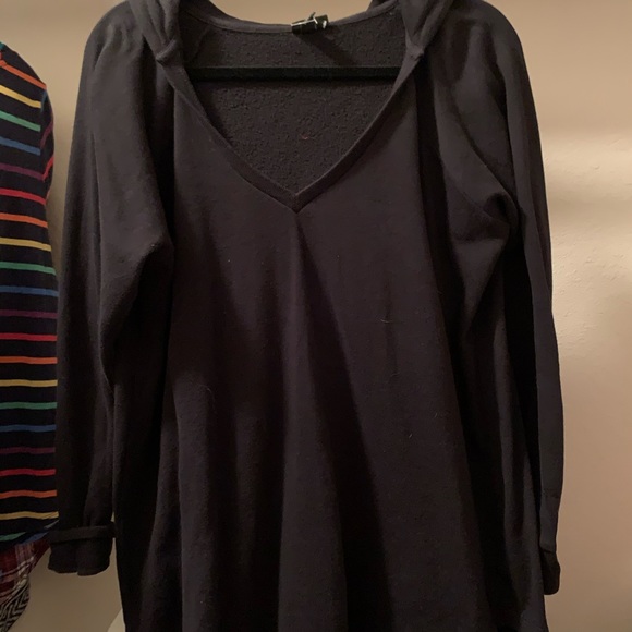 Sold out online-Torrid Black V Neck Hoodie sz 2 - Picture 2 of 3